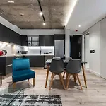 304 The Signature, De Waterkant