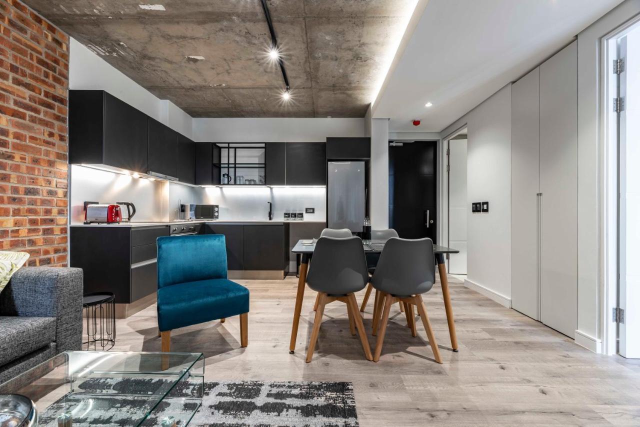 304 The Signature, De Waterkant