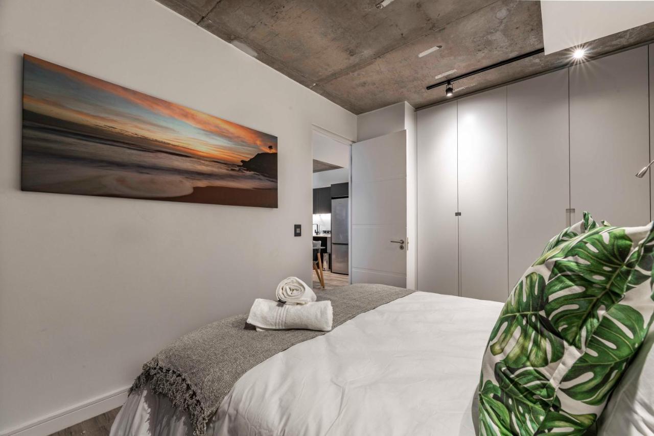 304 The Signature, De Waterkant *
